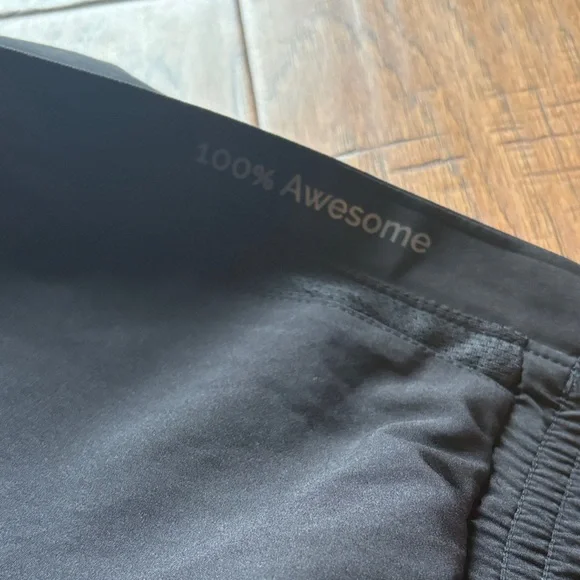 Figs Sydney Performance Black Bomber Jacket - Picture 7 of 16